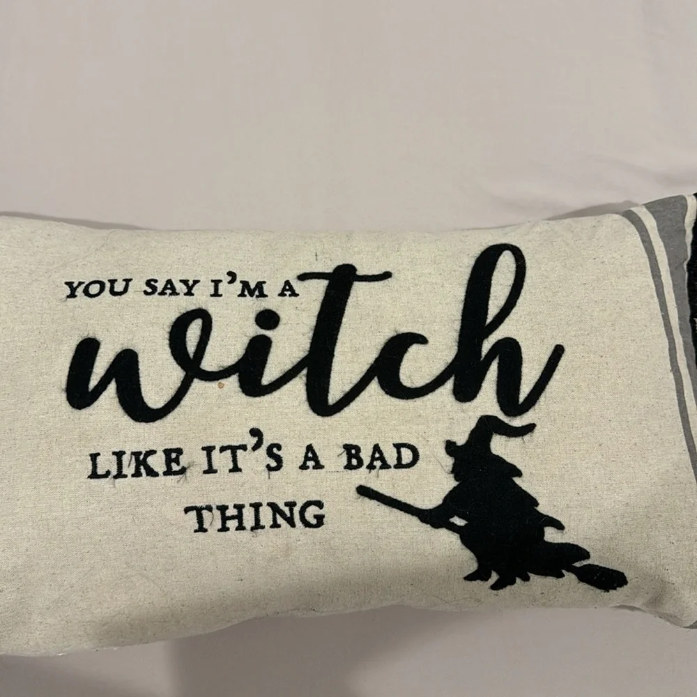 Halloween pillow with zipper closure